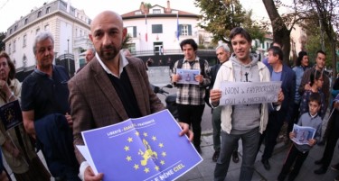 ПОРАКА ОД СОФИЈА ДО МАКРОН: Граѓаните извикуваа „Бугарија и Македонија под едно небо”