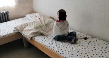 (ФОТО+ВИДЕО) ПОТРЕСНИ СЛИКИ ОД ЗАВОД ВО САРАЕВО: Децата врзани за радијатори и кревети