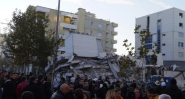(ФОТО) Земјотресот урна хотел во Драч