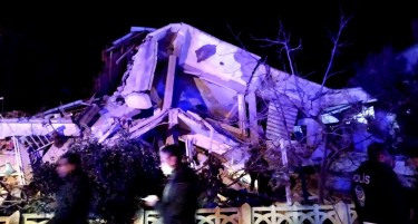 ЕВЕ ШТО ЈА СНАЈДЕ ТУРЦИЈА: Стравични видеа и фотографии од земјотресот