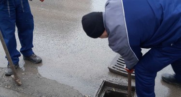 Екипите на ЈП Водовод и канализација – Скопје на терен по вчерашниот засилен ветер проследен со врнежи на дожд