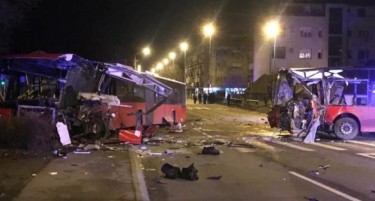 (ФОТО) СТРАВИЧНА ТРАГЕДИЈА: Загина млад возач на автобус во Земун