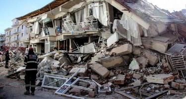 ТЛОТО НЕ МИРУВА - Силен земјотрес кај турско-иранската граница, најмалку 7 загинати