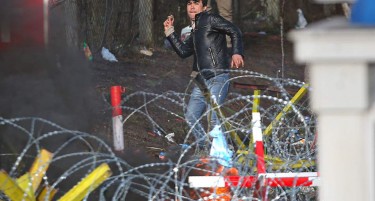 Лавина емигранти на границата, Грција вонредно ги замрзна барањата за азил