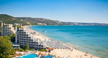 Во Бугарија 23 плажи ќе бидат со бесплатни лежалки и чадори, за другите се намалува цената за половина