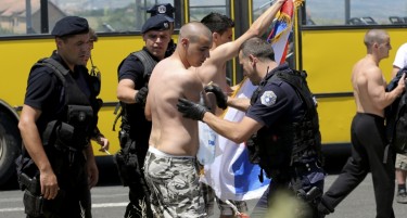 (ВИДЕО) Косовската полиција претепала момчиња кои носеле српско знаме