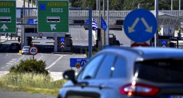 Грција утринава ги затвори границите за Србите