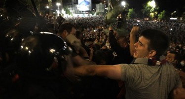 По синоќешните нереди во Белград заради полицискиот час: Брзата помош интервенирала повеќе од 20 пати