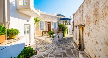 Грците уапсија туристи кои не ги почитувале мерките