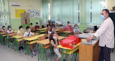 УЧИЛИШНОТО ЅВОНЧЕ ЗАЅВОНИ ВО РЕГИОНОТ: Во Србија 97 отсто од родителите одлучиле децата да им одат во училиште