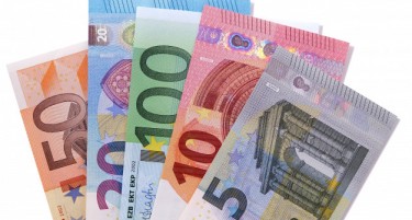 Бугарите ја зголемуваат минималната плата - каде сме ниe?