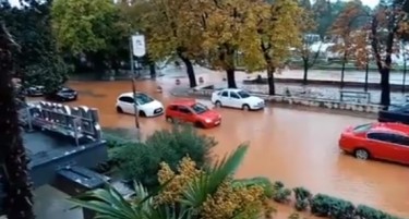 (ВИДЕО) НЕВРЕМЕ: Пореч е под вода, а во Словенија падна снег