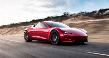 Тесла ги руши очекувањата: Како се продаваат електричните автомобили