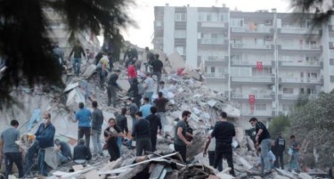 (ВИДЕО) Во силниот земјотрес во Турција загинаа најмалку 12 луѓе