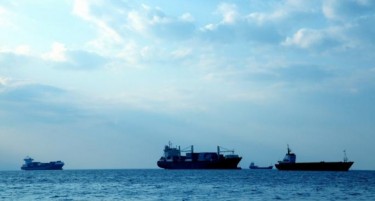 ИМА ЖРТВИ: Грчки танкер се судри со  турски рибарски брод