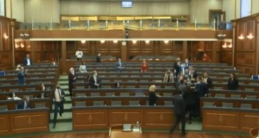 (ВИДЕО) Се степаа пратеници во Косово