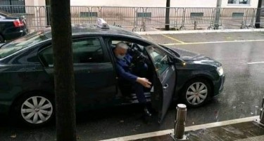 Новиот црногорски премиер на првиот работен ден дојде со такси