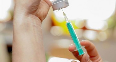 ПРАШАЊЕ КОЕ ГИ МАЧИ ОЗДРАВЕНИТЕ: Еве што советуваат лекарите за тоа дали да се вакцинираат