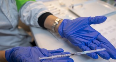 Бугарските лекари ќе добиваат по 10 лева за секоја препишана доза на вакцина