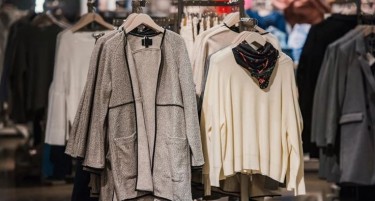 Се очекува распродажба: Во складиштата во Австрија има над 50 милиони парчиња облека, а залихи се собираат насекаде