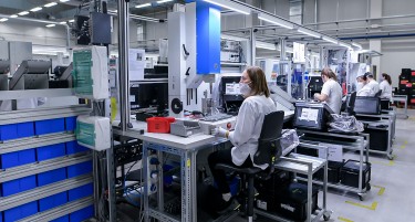 КОСТАЛ МАКЕДОНИЈА најавува над 200 нови вработувања и нови производни линии за Јагуар, Ланд Ровер и Ауди: Растот лани импресивен