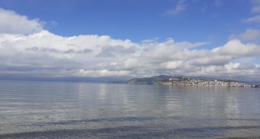 Девојка се обиде да си го одземе животот во Охридското езеро, полицијата и војската ја спасуваа