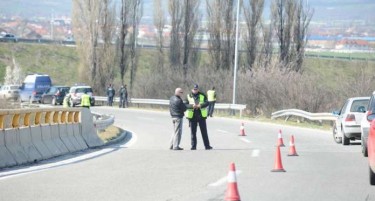 Возач на камион починал откако излетал на влез од Скопје