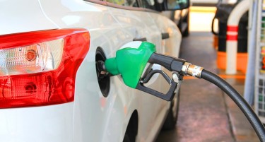 Бензините поевтинуваат за два и дваипол денари, регулаторна со нова одлука