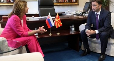 Шефот на протоколот на МНР си поднел оставка за грешката со словенечкото знаме