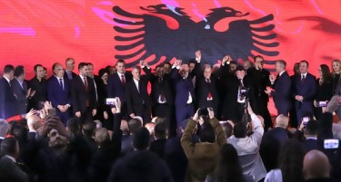 Џафери за Денот на албанското знаме: Aлбанците заедно со сите граѓани се камен на консолидирање
