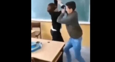 (ВИДЕО) Објавено видео снимено во Велес во кое ученик нападна професорка