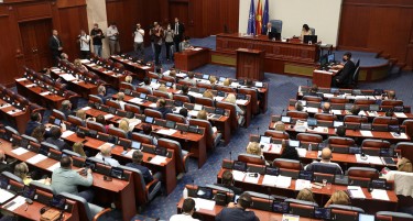 Во Собрание се дебатира за закон со кој на невакцинирани ќе им се ограничува движењето