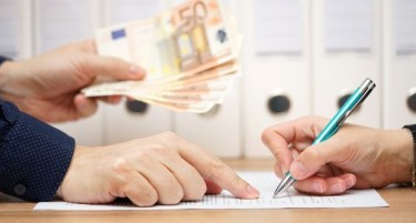 СТИГНАА ПАРИТЕ ЗА „БУСТИРАЊЕ“ НА РАЗВОЈНАТА БАНКА - државата ги исплати 10-те милиони евра, фирмите ги сакаат поволните кредити