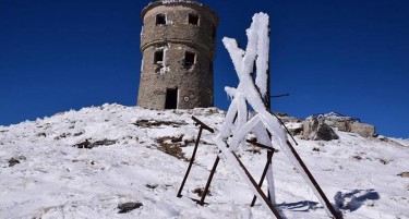 Демолирана планинарската кула на Титов Врв