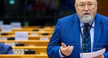 Бугарскиот европратеник Јорданов ги нарече Македонците „одродени Бугари“
