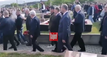 (ВИДЕО) Таткото на Али Махмути не дозволи Ахмети да стави цвеќе на гробот на син му во Слупчане