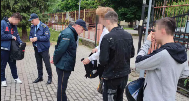 Станковска: Децата не се криминалци за да им се проверуваат ранците