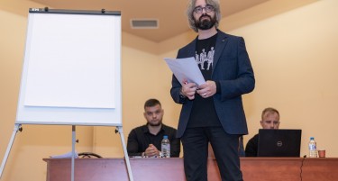 Апасиев: Писма од комори и компании пристигнуваат до пратеници
