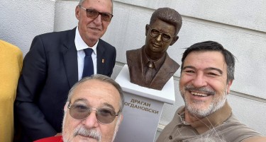 Мицкоски и Пандов открија биста на Драган Богдановски до седиштето на ВМРО-ДПМНЕ