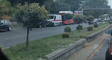 ОБНОВЕНО: ШТО СЕ СЛУЧУВА ВО АВТОКОМАНДА? Автобус, брза помош и неколку возила, застанати на улица (ФОТО)