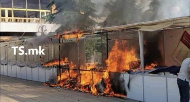 (ВИДЕО) Изгореа штандови со книги во Тетово