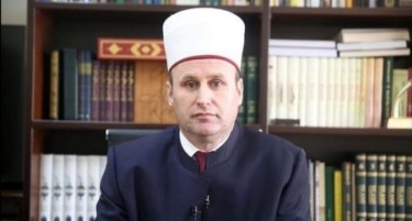 Спахиу реизбран за поглавар на Албанската муслиманска заедница - верниците незадоволни протестираат пред Медресето