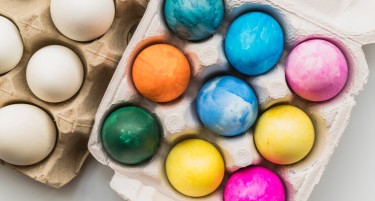 ПОЧНАА ПОДГОТОВКИТЕ ЗА ВЕЛИГДЕН: Верниците купуваат јајца за празникот