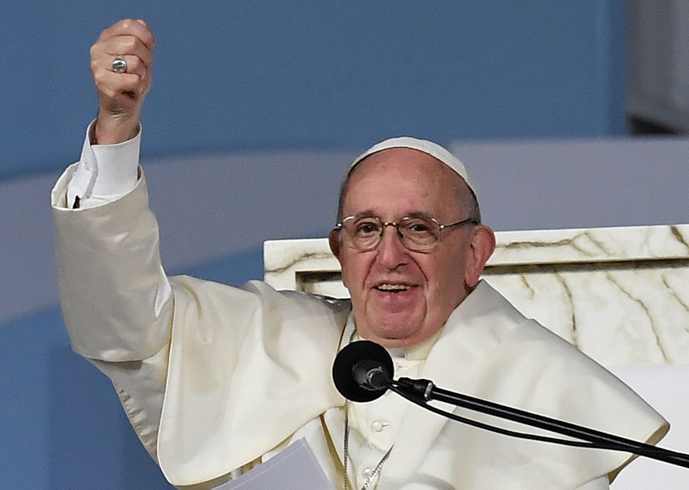Папата бара Путин да ја запре спиралата на насилство и смрт