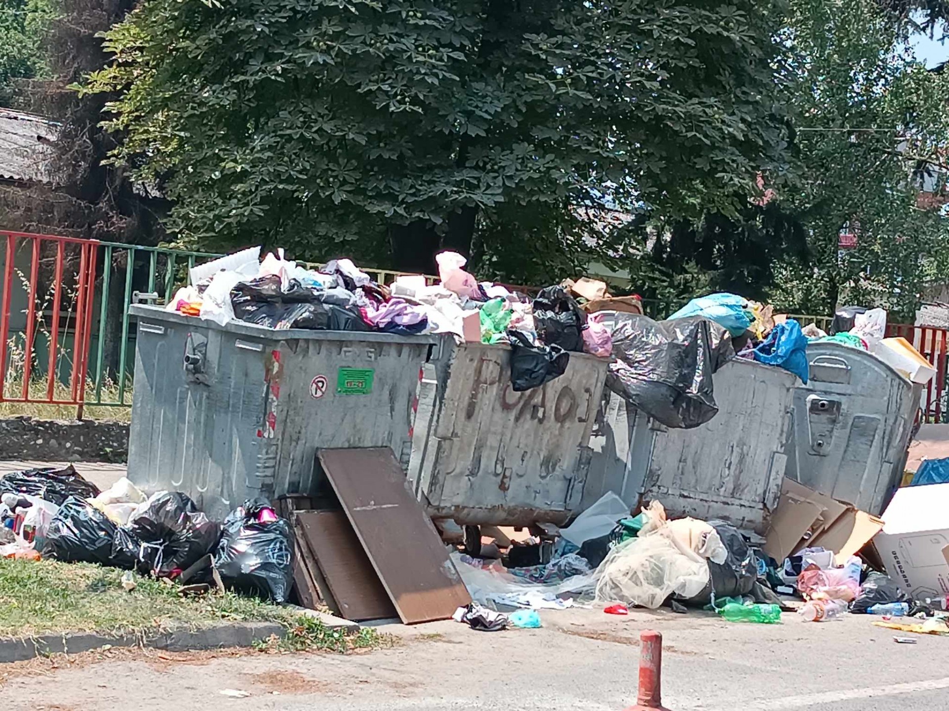 ГАЛЕРИЈА ЕВЕ КОЛКУ Е ИСЧИСТЕНО ВО СКОПЈЕ Делови од градот уште тонат во ѓубре Фактор на терен