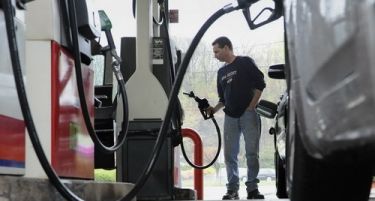 Лукоил во Србија продава 85 бензински станици