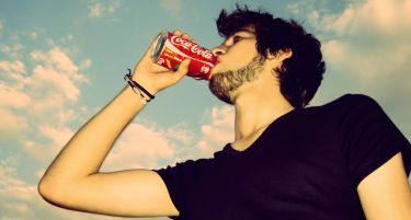 Од Грција, Кока Кола се сели во Швајцарија