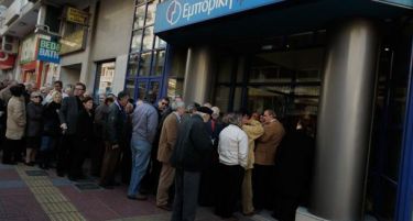 Грчките банки тонат!