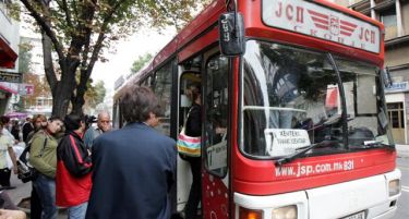 Протест пред Собрание ги пренасочи автобусите на ЈСП
