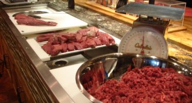 Расипаното говедско месо од Полска тресе 13 земји од ЕУ